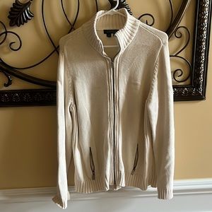 Sweater in good condition.